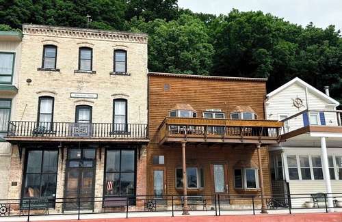 Littleport Apartment | American House 1854- Steamboat Landing, 4 Bedrooms, 1.5 Bath, Full Kitchen