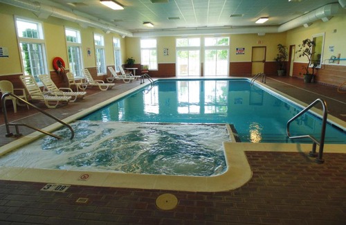 Houghton Lake Hotel | American Inn and Suites Houghton Lake
