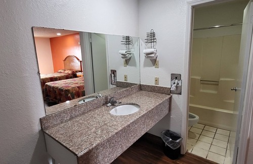 Cleburne Hotel | American Inn Cleburne