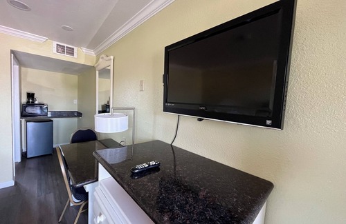 Grover Beach Hotel | American Inn Grover Beach