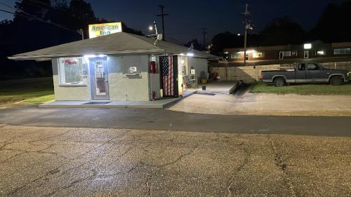 Many Hotel | American Inn Motel
