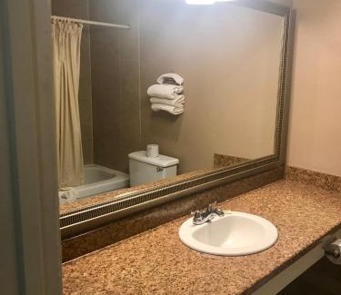 North Kansas City Hotel | American Inn North Kansas City