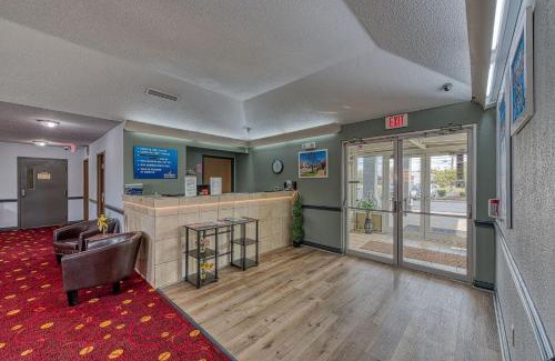 Dundee Hotel | American Inn & suites