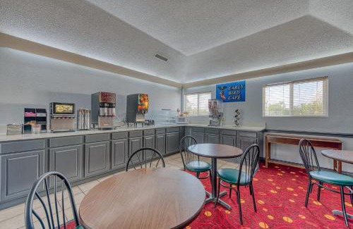 Dundee Hotel | American Inn & suites