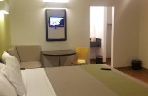Hawthorne Hotel | American Inn