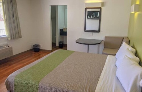 Hawthorne Hotel | American Inn