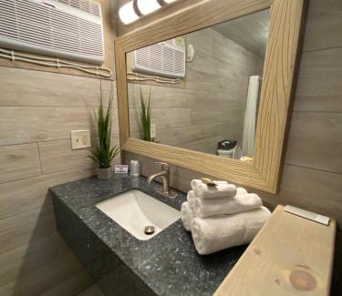 Northwest Pensacola Hotel | American Inn