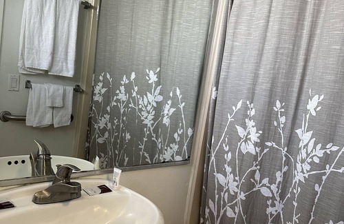 Perris Hotel | American Inn