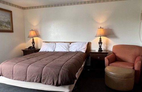 Perris Hotel | American Inn