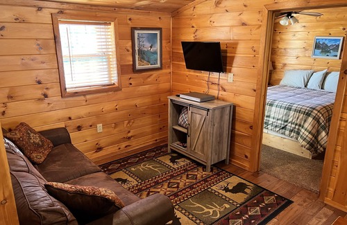 Keystone Cabin | American Pines Cabin, 5 miles from Mt Rushmore!