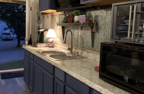 Byrdstown Cabin | Americana Country Cabin - Sleeps 4 - Near Dale Hollow Lake and Parks