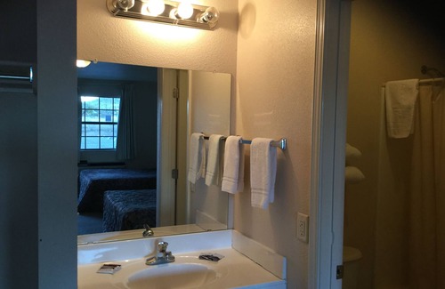 Sierra Blanca Hotel | Americana Inn