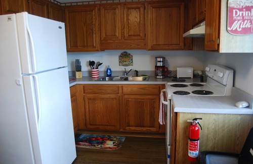 Russell Springs Cabin | Americana Jacuzzi Lake View family Cabin3/4 mile to marina WIFI- NO CLEANING FEE