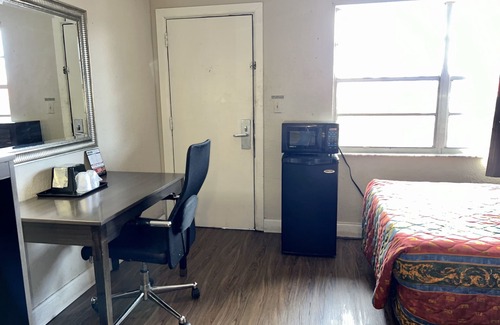 Coral Shores Hotel | Americas Best Inn and Suites Fort Lauderdale North