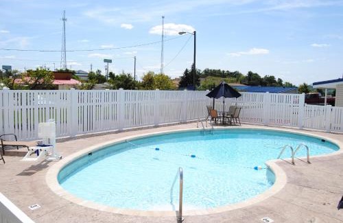Barton Hotel | Americas Best Value Inn & Suites St Clairsville Wheeling