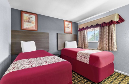 Belleville Hotel | Americas Best Value Inn Belleville