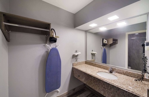 Buda Hotel | Americas Best Value Inn Buda Austin S