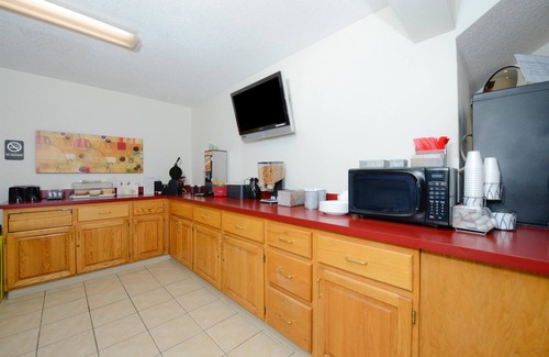 Charlotte Hotel | Americas Best Value Inn Charlotte, MI