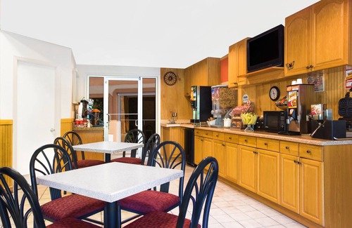 Darien Hotel | Americas Best Value Inn Darien