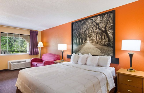 Darien Hotel | Americas Best Value Inn Darien