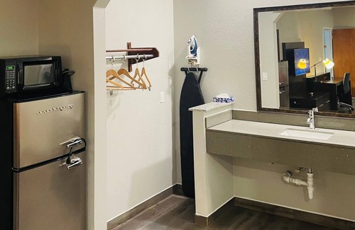 La Porte Hotel | Americas Best Value Inn La Porte