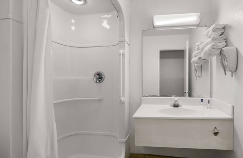 Highlands Hotel | Americas Best Value Inn Lincoln Airport