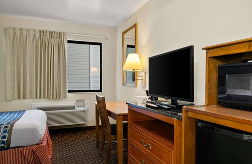 Highlands Hotel | Americas Best Value Inn Lincoln Airport