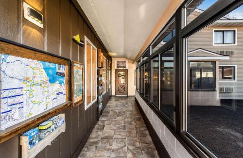 Harvey Hotel | Americas Best Value Inn Marquette