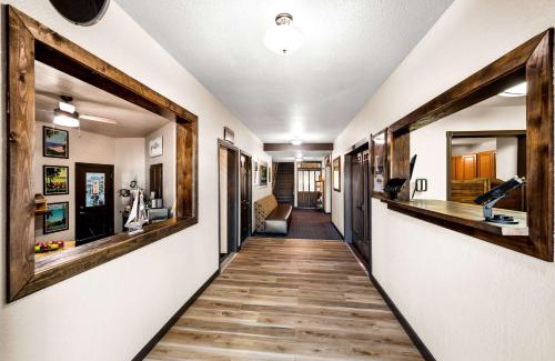 Harvey Hotel | Americas Best Value Inn Marquette
