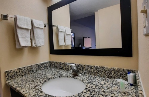 Moline Hotel | Americas Best Value Inn Moline