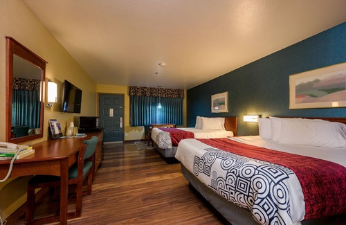 Phoenix Hotel | Americas Best Value Inn Phoenix Medford