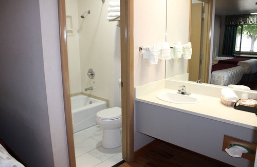 Phoenix Hotel | Americas Best Value Inn Phoenix Medford