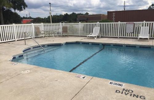 Brunswick Hotel | Americas Best Value Inn & Suites Brunswick