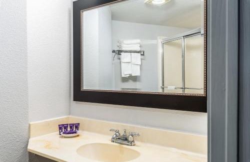 Searcy Hotel | Americas Best Value Inn Searcy