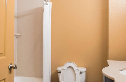 Experiment Hotel | Americas Best Value Inn & Suites Griffin