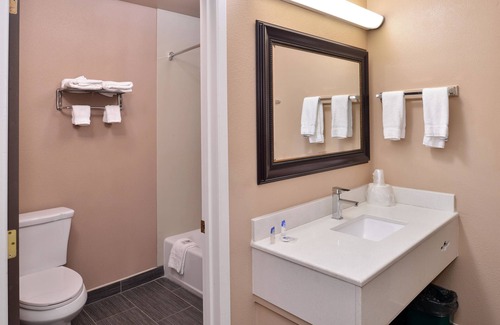 Madera Hotel | Americas Best Value Inn & Suites Madera