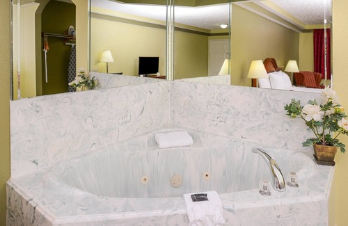 Waller Hotel | Americas Best Value Inn & Suites Waller Prairie View