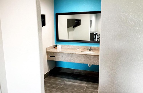 Mont Belvieu Hotel | Americas Best Value Inn & Suites Mont Belvieu Houston