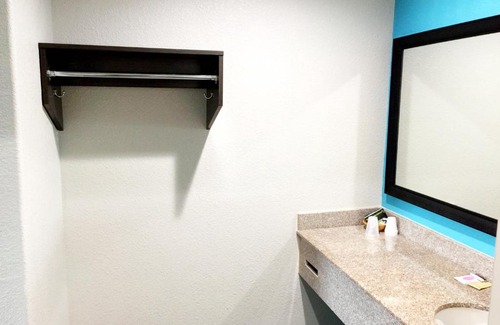 Mont Belvieu Hotel | Americas Best Value Inn & Suites Mont Belvieu Houston