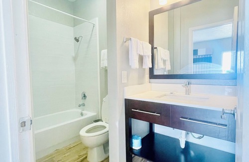 South Arlington Hotel | Americas Best Value Inn Arlington