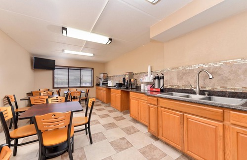 Clear Lake Hotel | Americas Best Value Inn Clear Lake