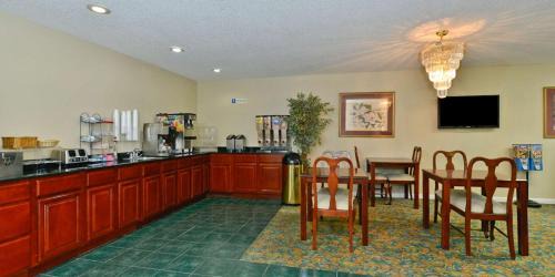 Hazlehurst Hotel | Americas Best Value Inn Hazlehurst