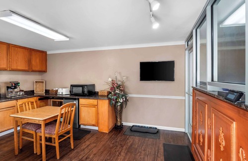 Jonesville Hotel | Americas Best Value Inn Jonesville Hillsdale