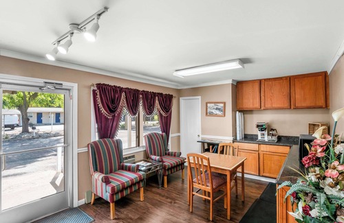 Jonesville Hotel | Americas Best Value Inn Jonesville Hillsdale