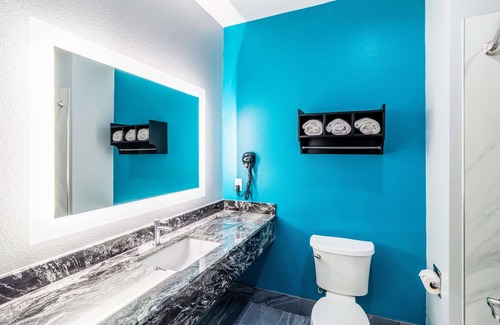 Humble Hotel | Americas Best Value Inn & Suites Kingwood IAH Airport