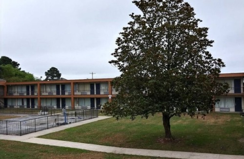 Wilson Apartment | Americas Best Value Inn Wilson - UNIT 9 2 BED GROUND FLOOR
