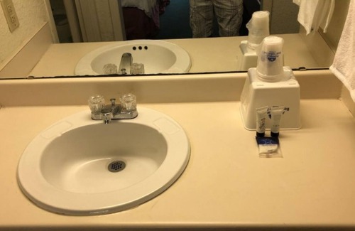 Wilson Apartment | Americas Best Value Inn Wilson - UNIT 9 2 BED GROUND FLOOR