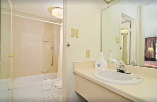 Wilson Apartment | Americas Best Value Inn Wilson UNIT 21 2 BED FIRST FLOOR