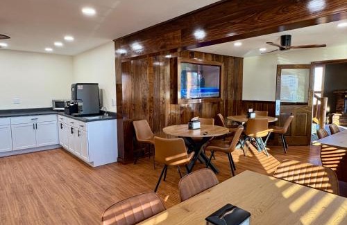 Pinnacles Entrance Badlands Hotel | Americas Best Value Inn Wall