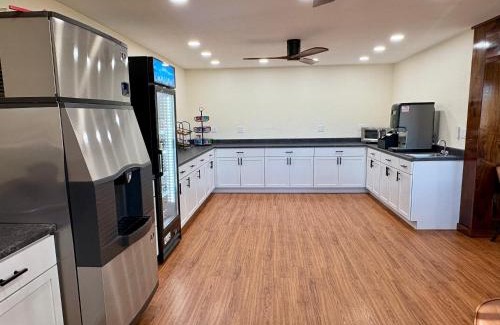 Pinnacles Entrance Badlands Hotel | Americas Best Value Inn Wall